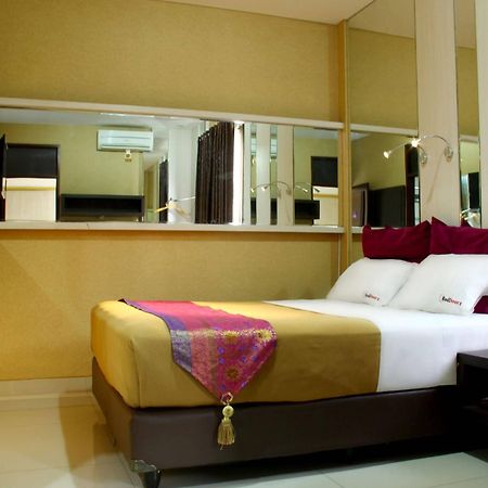 Reddoorz Plus @ Natuna Bandung Exterior foto