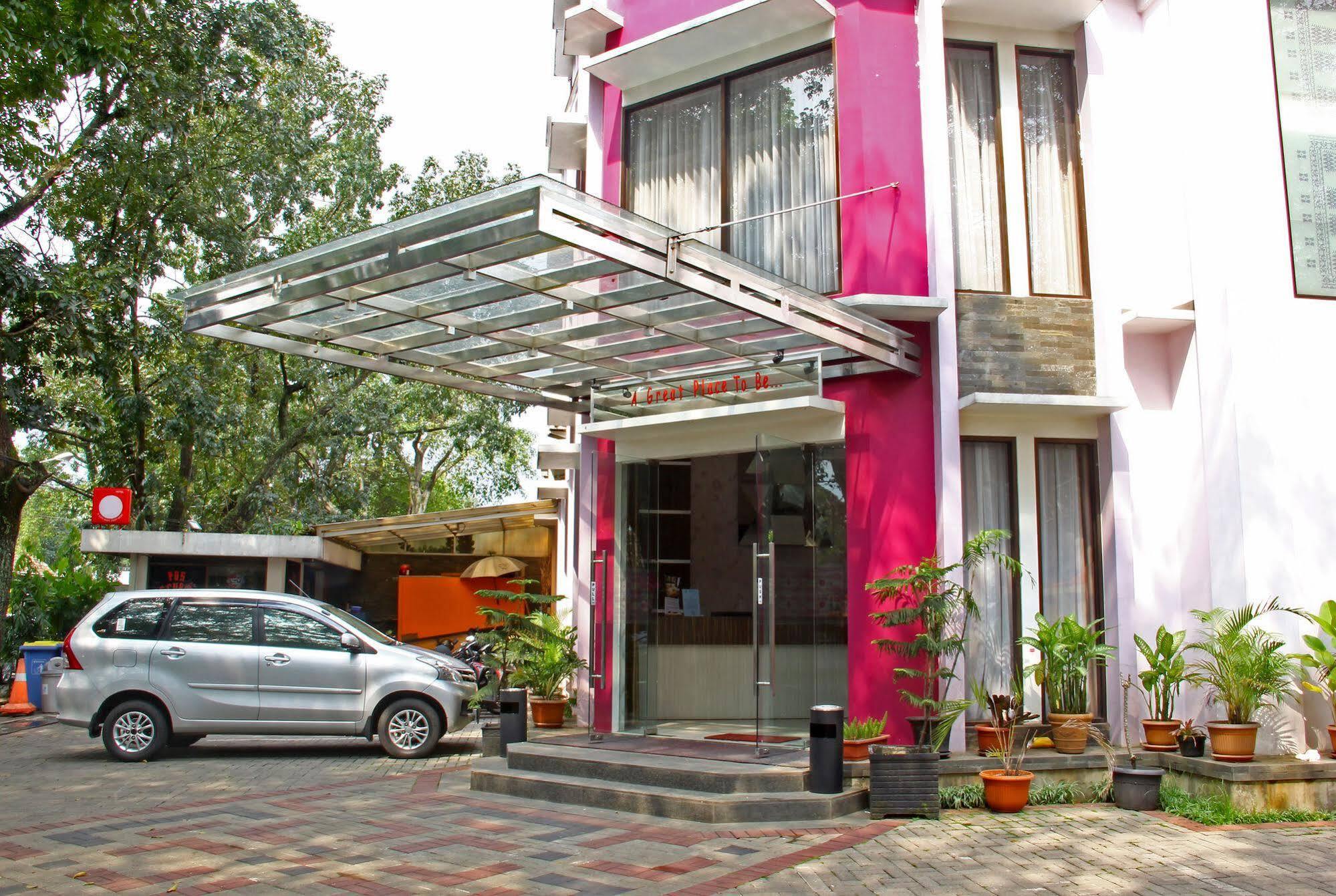 Reddoorz Plus @ Natuna Bandung Exterior foto
