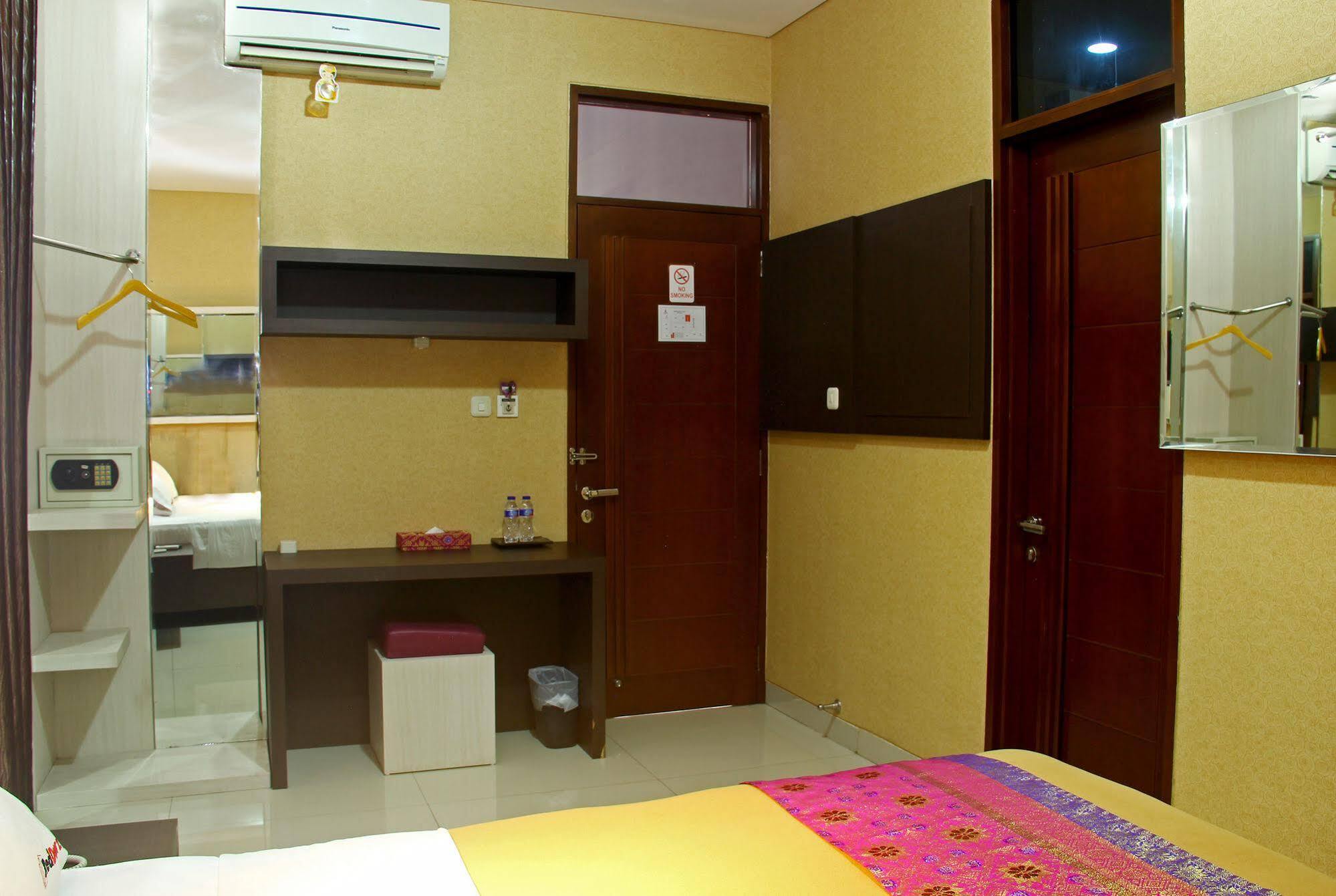 Reddoorz Plus @ Natuna Bandung Exterior foto